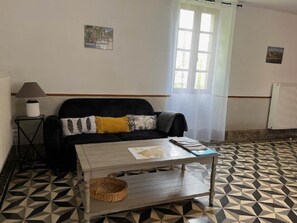 Télévision, table de tennis de table