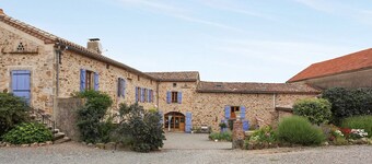 3-star cottage - authentic - large garden - swimming pool