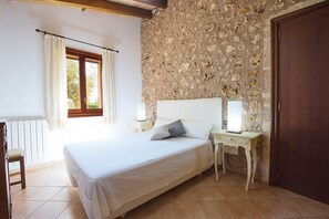 3 bedrooms, travel crib, free WiFi, bed sheets