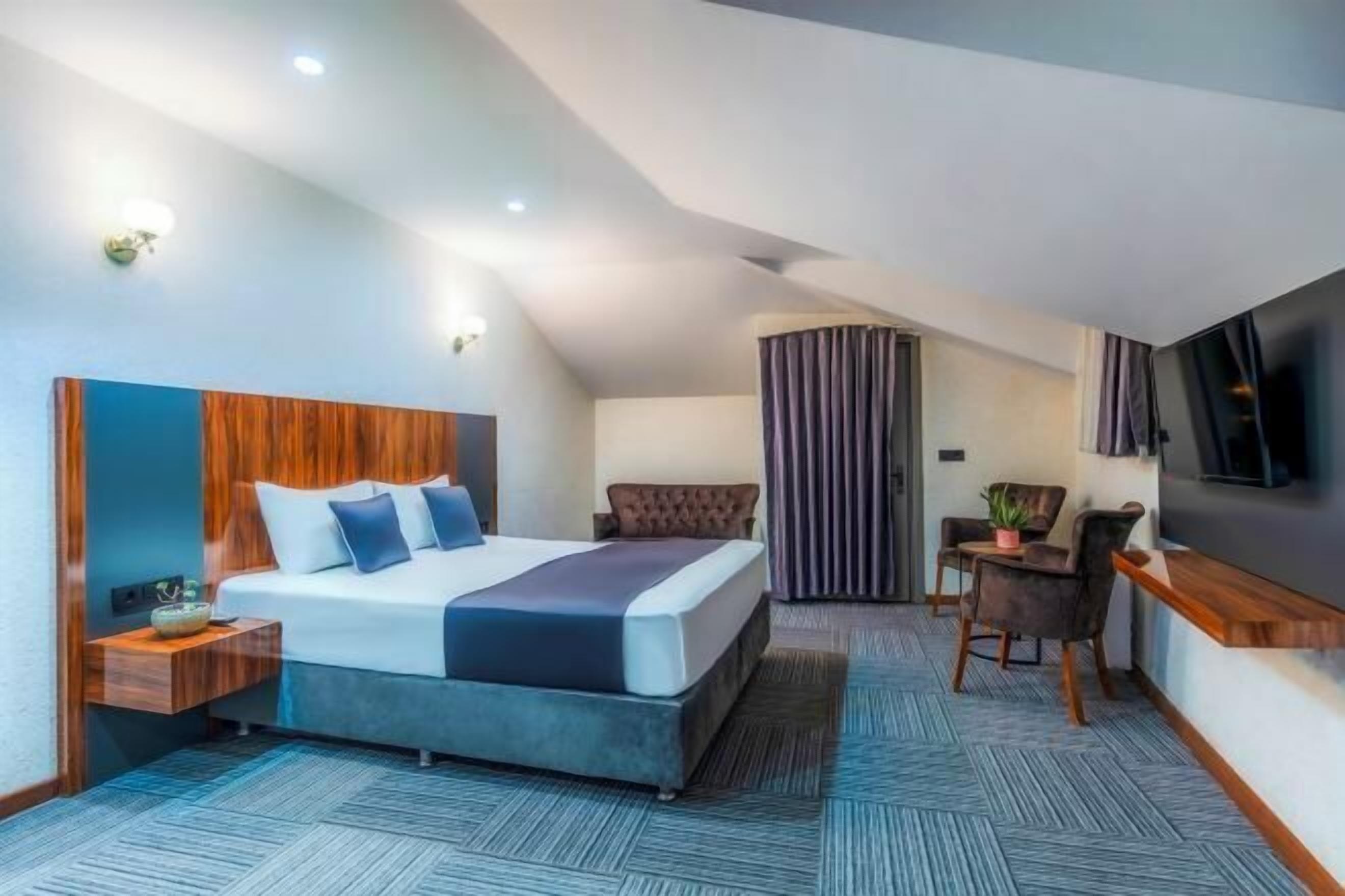 Caja de seguridad en la habitación y escritorio 