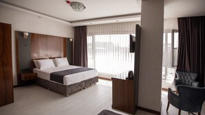 Deluxe Triple Room | In-room safe, desk, laptop workspace, iron/ironing board (on request) - Med Airport Hotel (Arnavutköy)