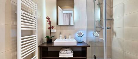Exclusive Apartment | Bathroom