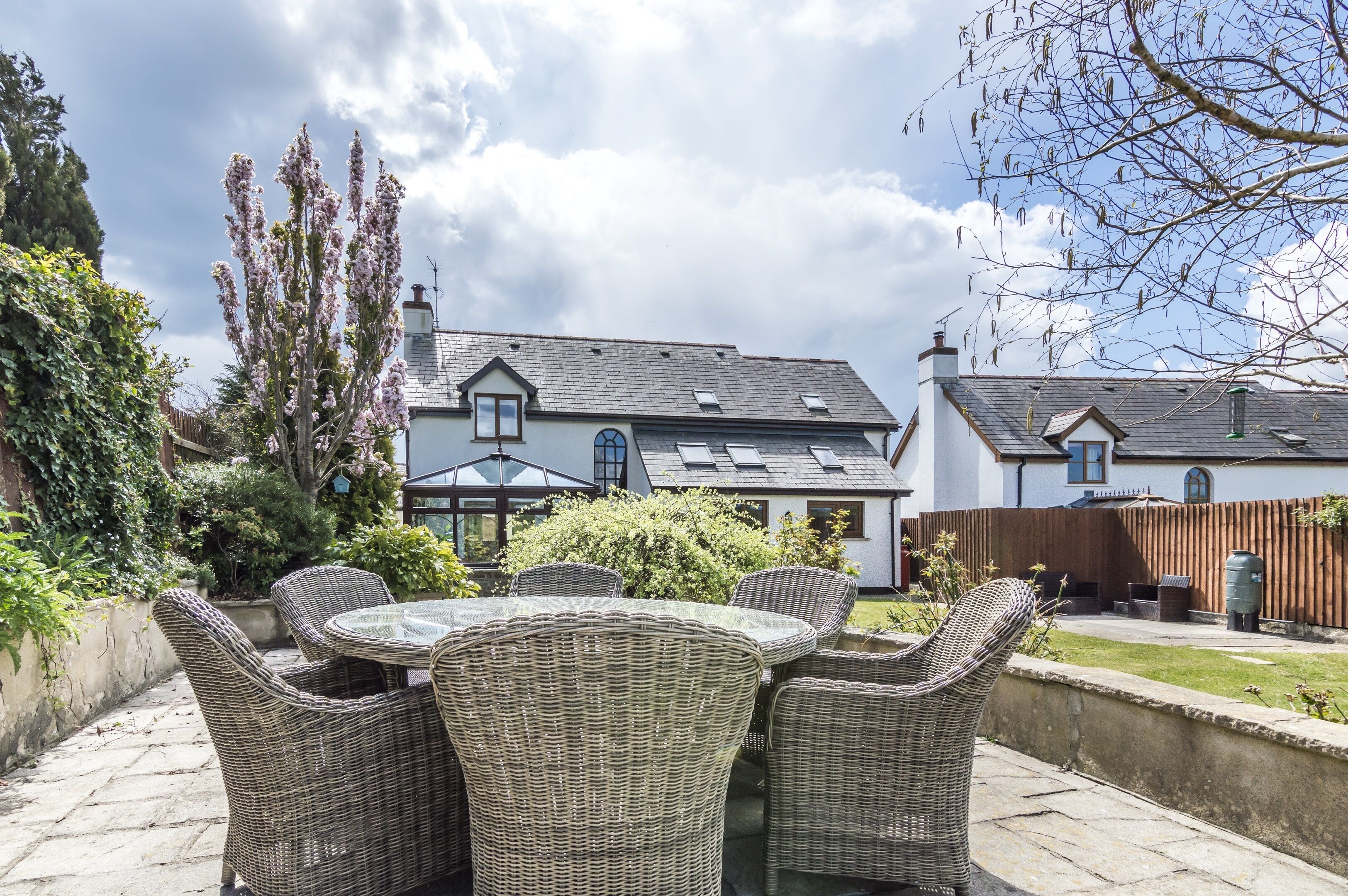 المنشأة من الخارج