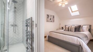 4 bedrooms, iron/ironing board, bed sheets