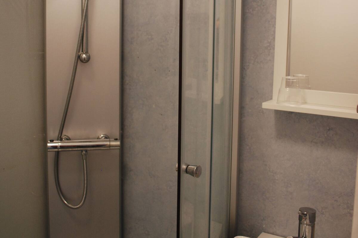 basic double room | free wifi, bed sheets