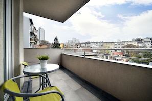 Apartamento básico | Balcón