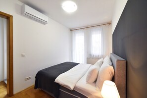 2 bedrooms, blackout drapes, iron/ironing board, free WiFi - Apartment Stadium (Zagreb)