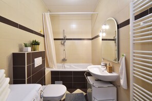 Apartamento básico | Banheiro | Secador de cabelo, toalhas de banho, sabonete, shampoo