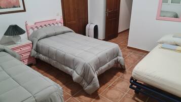 6 slaapkamers, een strijkplank/strijkijzer, gratis wifi, beddengoed