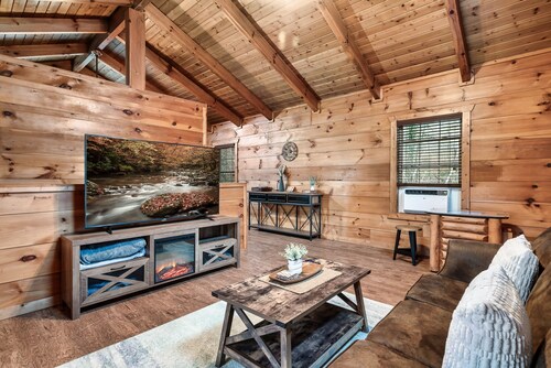 Moonshine Ridge- 5.5 Miles to Smokies!