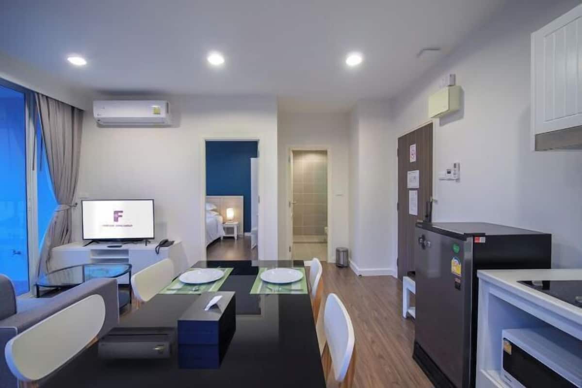 1 bedroom, in-room safe, desk, blackout curtains