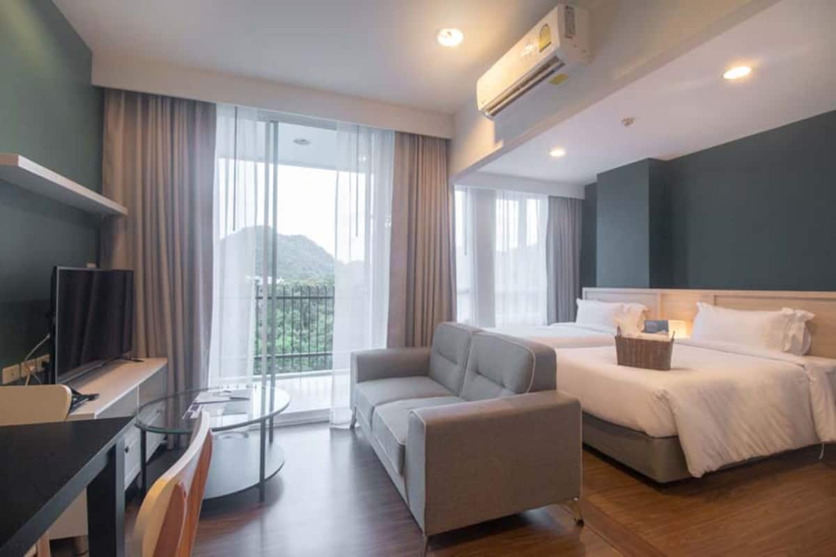 ห้องคลาสสิก, เตียงเดี่ยว 2 เตียง | ตู้นิรภัยในห้องพัก, โต๊ะทำงาน, ผ้าม่านกันแสง, ห้องเก็บเสียง