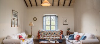 BigTypicalTuscan farmhouse, breath-taking views, big private outdoor, pool to share