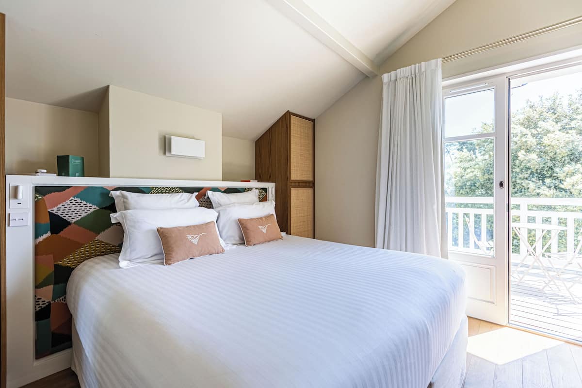 In-room safe, cots/infant beds, free WiFi