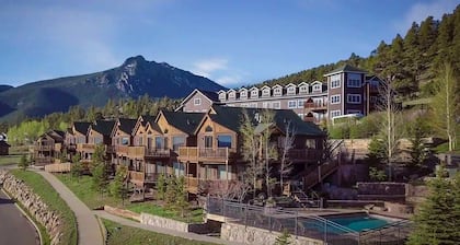 Emerald Mountain at Marys Lake with A/C!