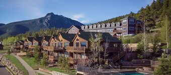 Emerald Mountain at Marys Lake with A/C!