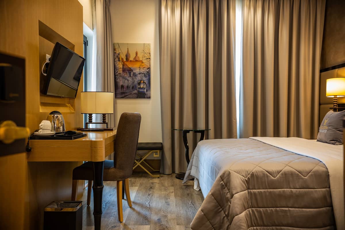 Chambre double, balcon | Minibar, bureau, accès au Wi-Fi (inclus), décor unique