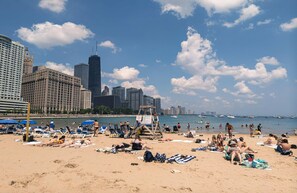 Una spiaggia nelle vicinanze