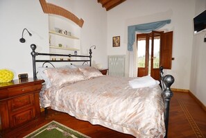 1 chambre, lit parapluie, Wi-Fi gratuit, draps fournis