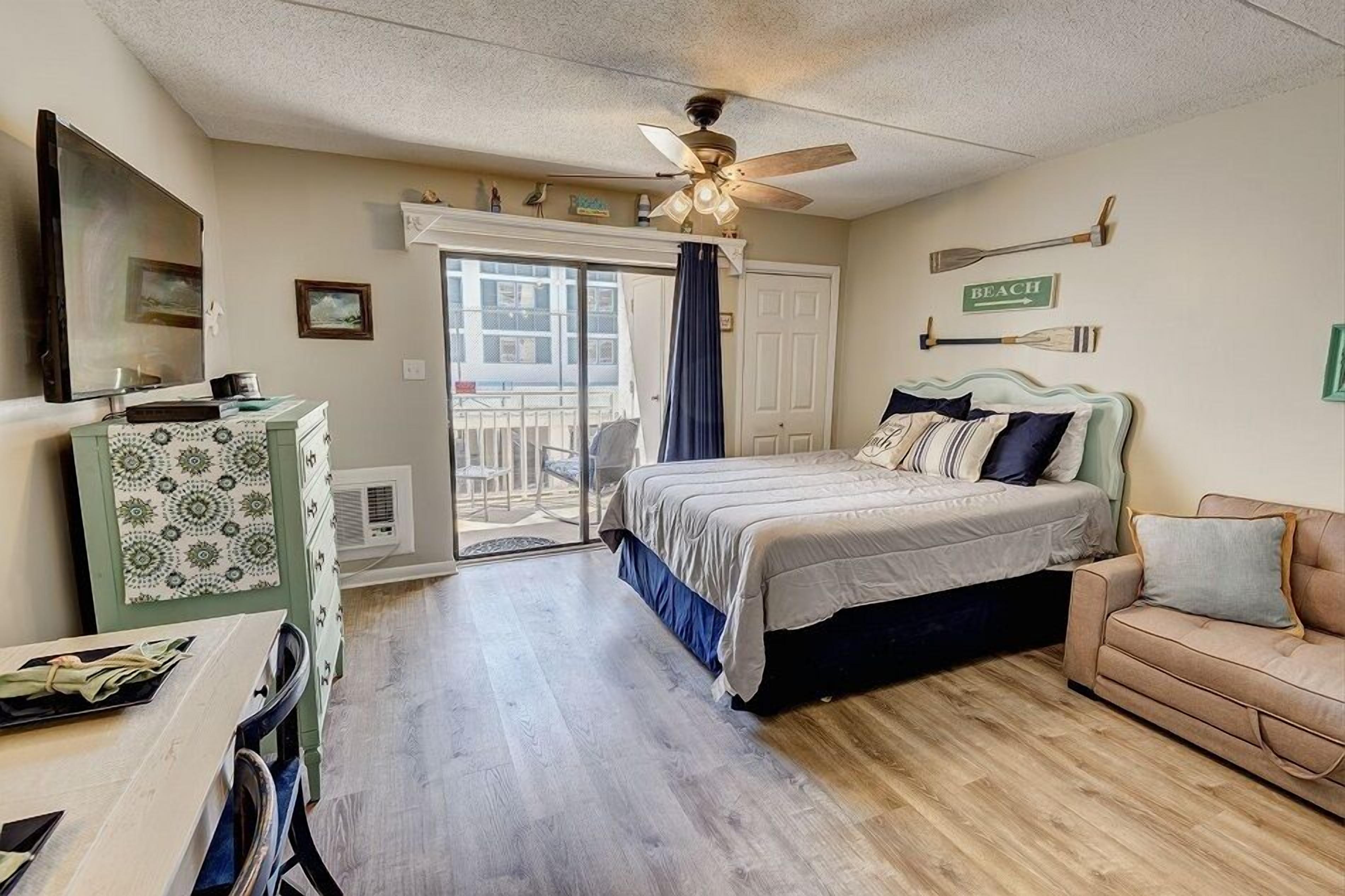 2023 Rates Reduced Summer and Fall, Studio Condo, Queen Bed W/Sleeper Sofa for Kids. SB114