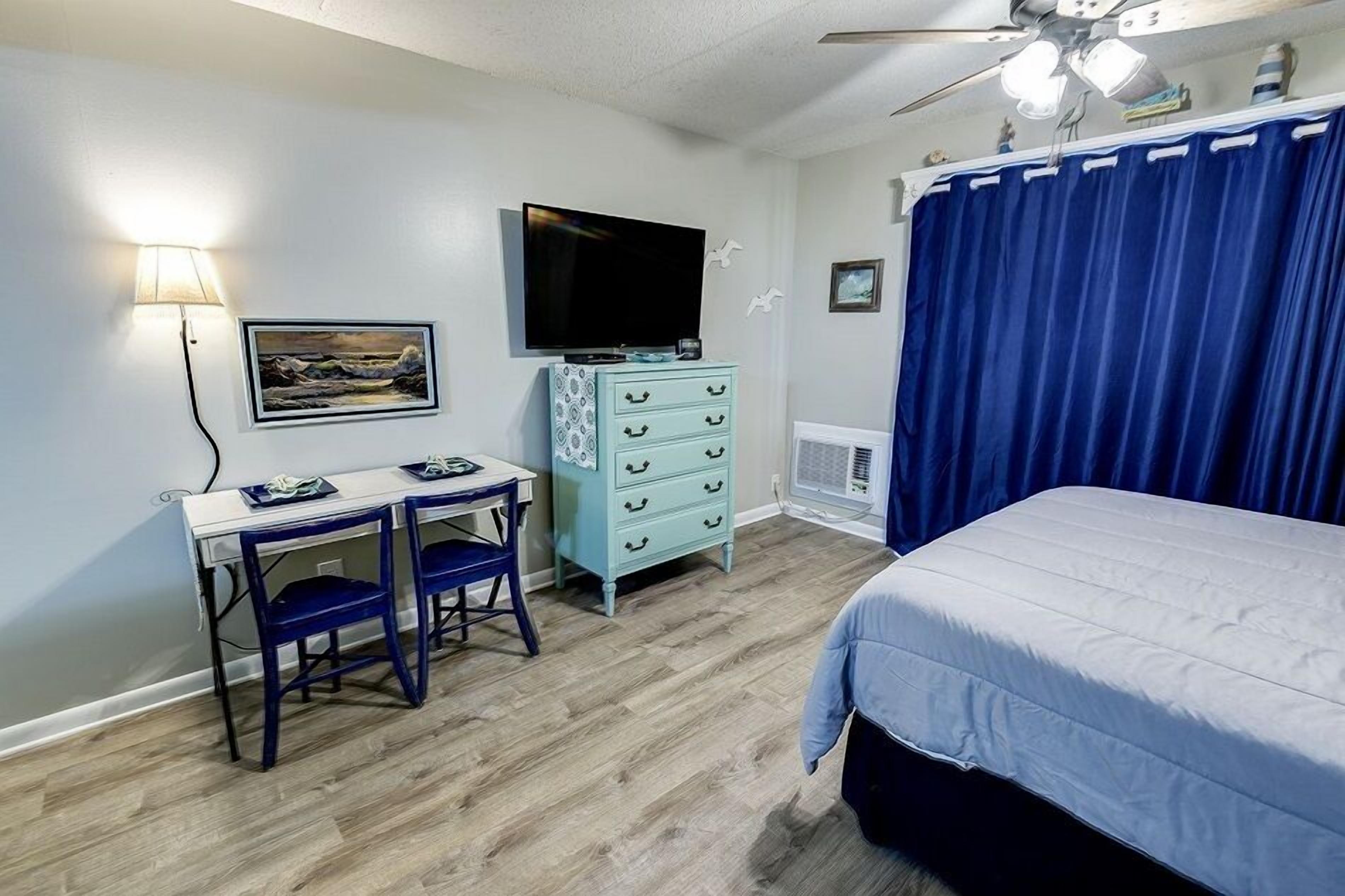 2023 Rates Reduced Summer and Fall, Studio Condo, Queen Bed W/Sleeper Sofa for Kids. SB114
