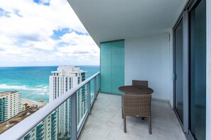 Terrace/patio - Amazing Apartments at Lyfe Resort and Residences (Hollywood)