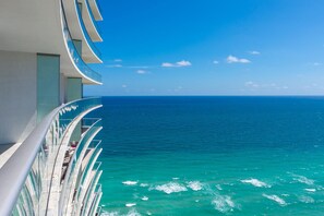 Grand Room | View from room - Amazing Apartments at Lyfe Resort and Residences (Hollywood)