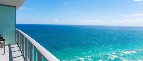 A balcony with a view of the ocean.