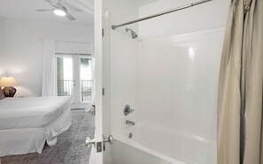 4 bedrooms, iron/ironing board, WiFi, bed sheets - Seagrove Beachfront Condo + Pool & Stunning Views (Santa Rosa Beach)