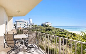 Property grounds - Newly updated gulf-front condo with spectacular views! Family friendly! (Santa Rosa Beach)