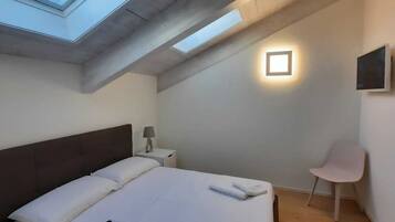 Comfort Duplex | 3 bedrooms, in-room safe, free WiFi, bed sheets