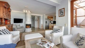 Family Apartment, 1 Bedroom, Terrace, Sea View | Living room