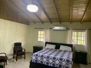 3 bedrooms, iron/ironing board, free WiFi, bed sheets - Beautiful country house (Tenares)