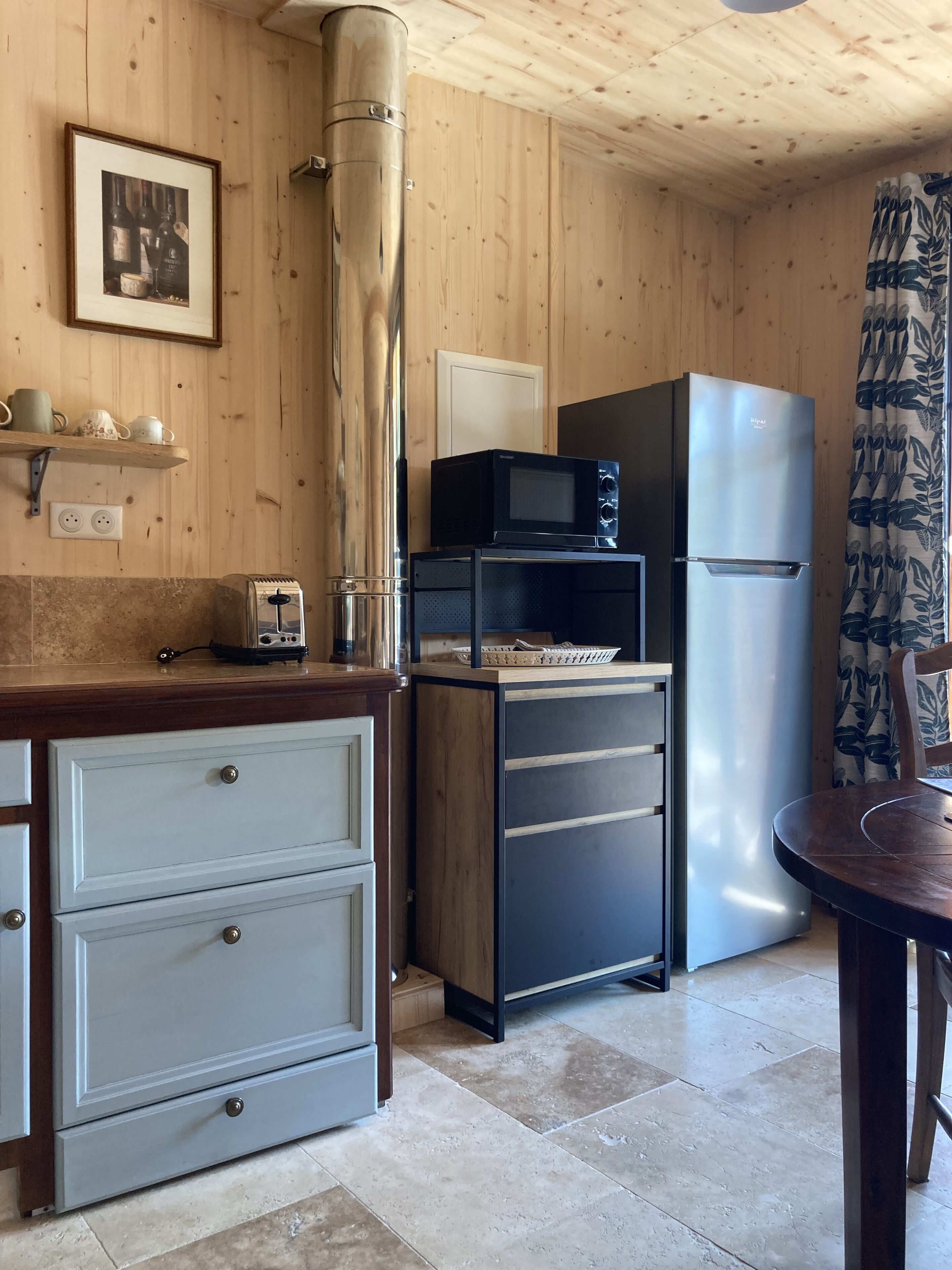 Cottage in the middle of nature with a view of the river and woods located in the Morvan