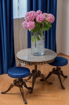 Enjoy a serene atmosphere with a beautiful table centerpiece featuring fresh flowers and lush greenery.