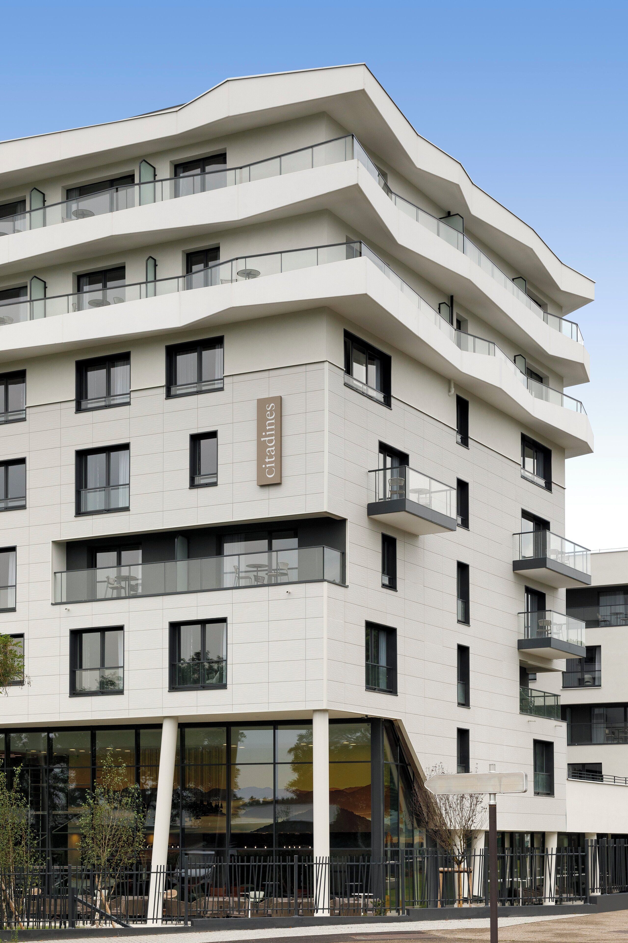 المنشأة من الخارج