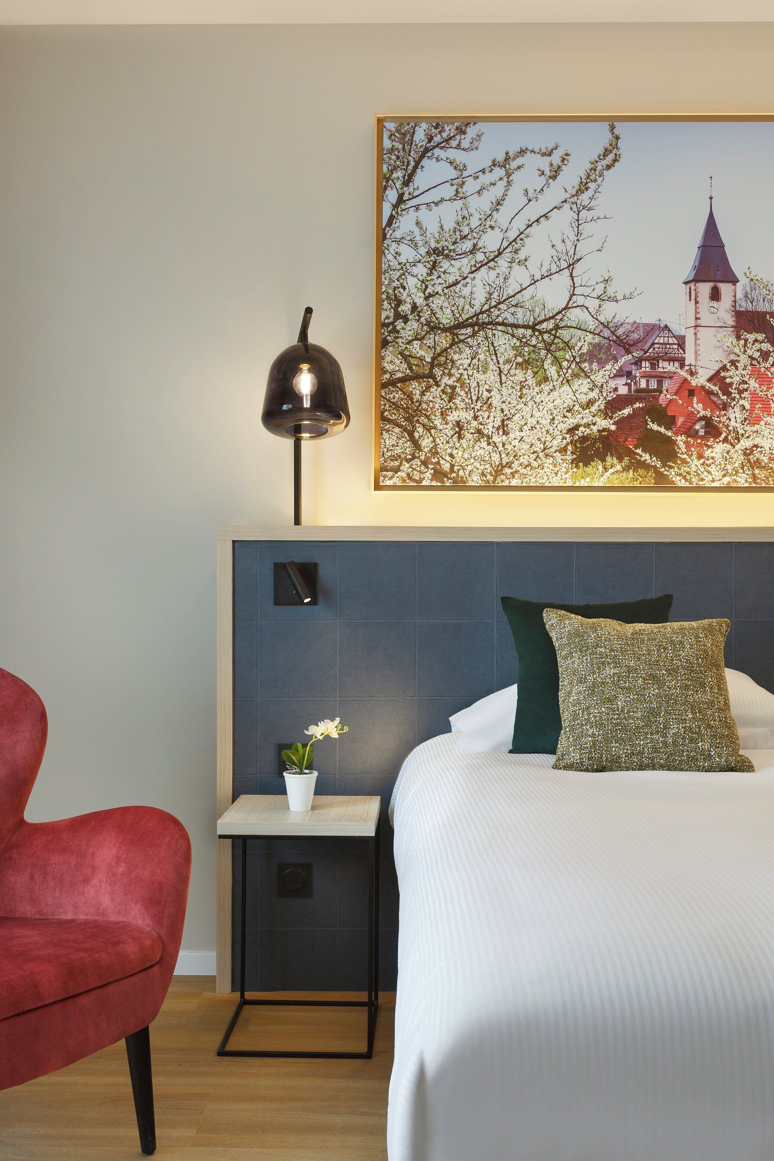 Hypo-allergenic bedding available, in-room safe, desk, laptop workspace