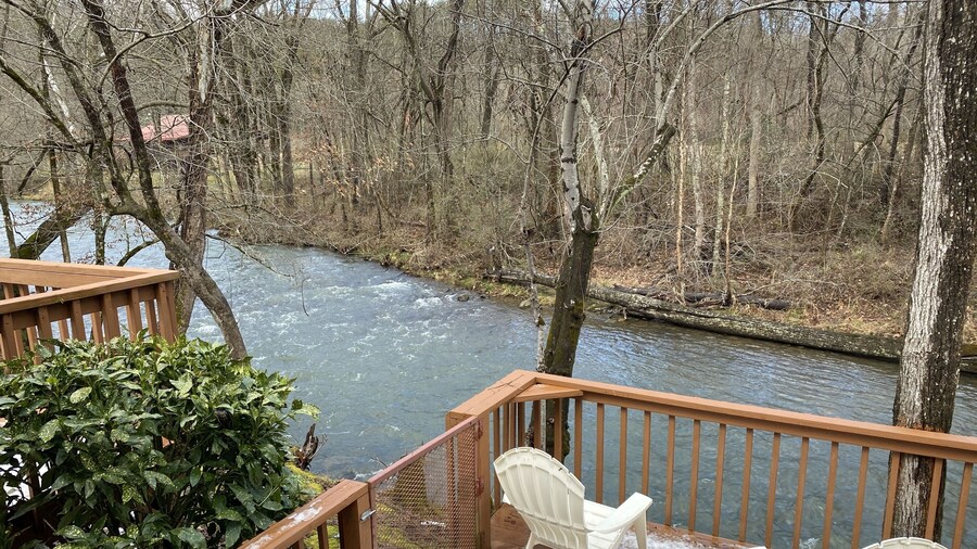 Gray's Place on Cosby Creek - 2 Bedrooms, 2 Baths, Sleeps 6 Home by RedAwning