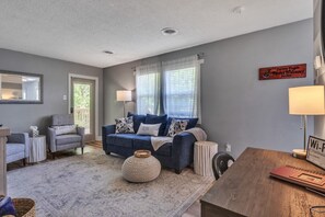 House, 3 Bedrooms | Living area