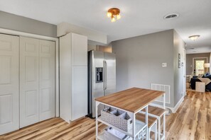 Maison, 3 chambres | Restauration