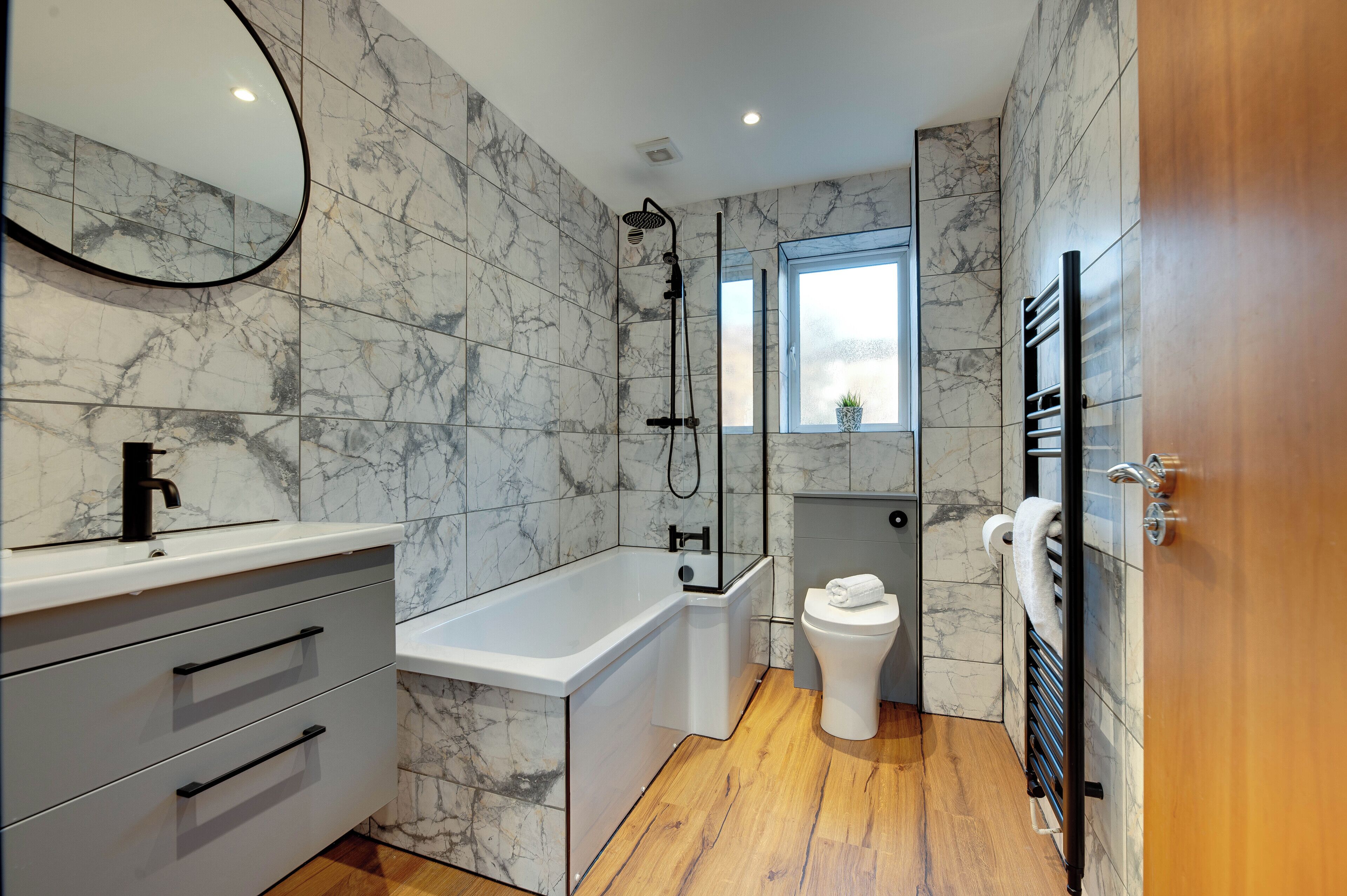 Apartamento conforto | Banheiro | Produtos de toalete grátis, secador de cabelo, sabonete, shampoo