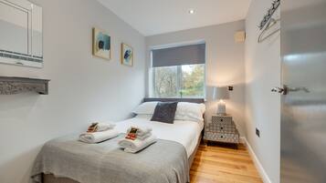 Swan 2A | 2 bedrooms, premium bedding, individually decorated