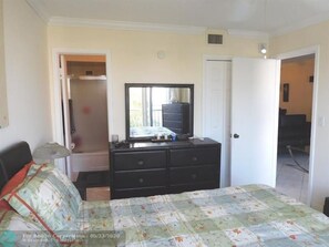 1 bedroom, bed sheets