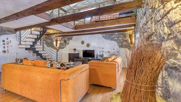 Family House, Multiple Bedrooms, 2 Bathrooms, Mountainside (Countryside House Gal) | Bathroom | Shower, hair dryer, bidet, towels