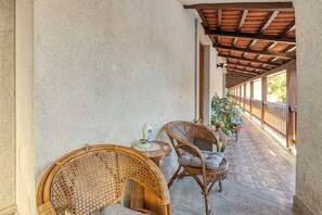 Family House, Multiple Bedrooms, 2 Bathrooms, Mountainside (Countryside House Gal) | Balcony