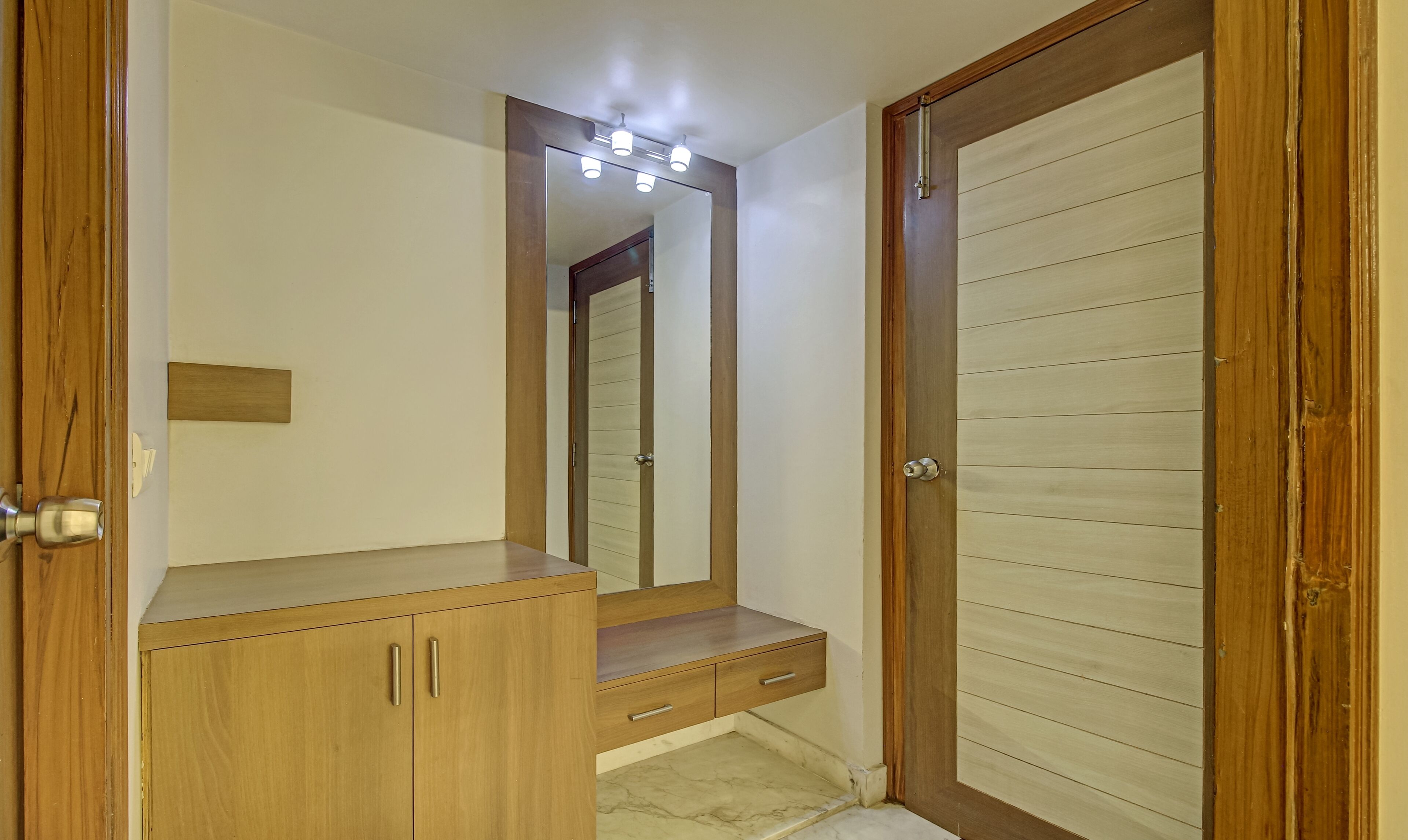 Deluxe Double Room | Desk, iron/ironing board, free WiFi, bed sheets