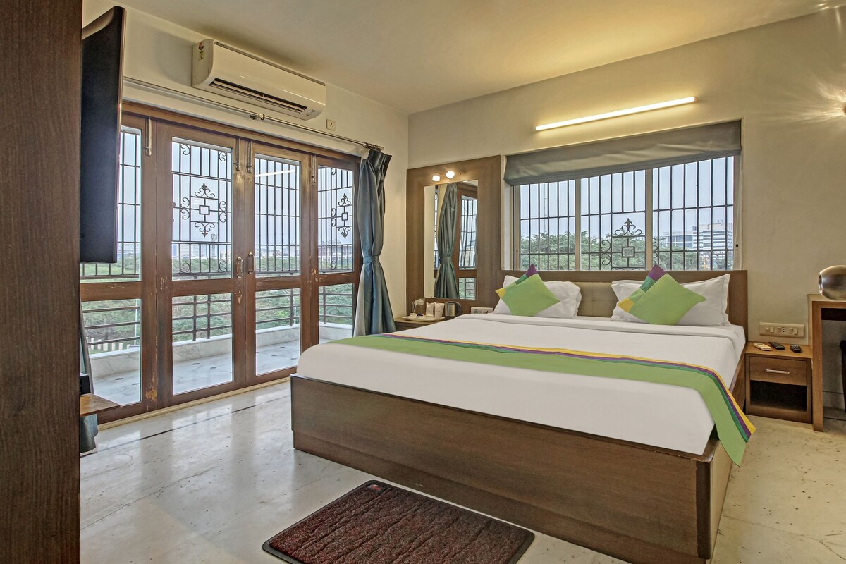 Standard Double Room | Desk, iron/ironing board (on request), free WiFi, bed sheets