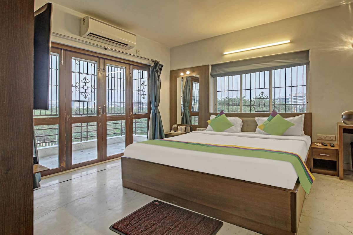 Standard Double Room | Desk, iron/ironing board, free WiFi, bed sheets