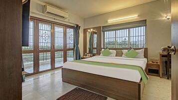 Standard Double Room | Desk, iron/ironing board, free WiFi, bed sheets