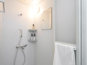 Séchoir à cheveux, serviettes fournies